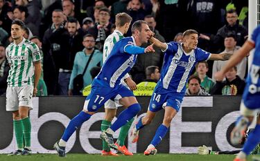 Es el mejor ejemplo de que los viejos rockeros nunca mueren y que la experiencia es un grado. Su hat trick perfecto (pierna izquierda, derecha y cabeza) le hicieron ser el delantero más destacado de la jornada. Un seguro de vida para el Alavés.