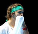El incómodo momento de Zverev: una fan quiere abrazarle y él se la quita de encima