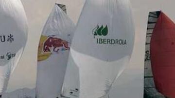 <b>JORNADA IREGULAR.<//b> Aunque la salida fue espectacular al final la falta de viento ha dejado una jornada extraña.