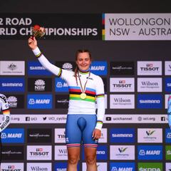 Zoe Backstedt arrasa en la crono junior a sus 17 años