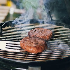 ¿Cómo limpiar una parrilla de barbacoa? Este producto es “mejor que el KH7”