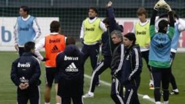Khedira no se entrena con el grupo y Diarra vuelve