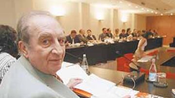 <b>15 AÑOS EN EL CARGO. </b>Eduardo Portela preside la ACB desde 1990.