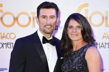 El ex figura de la MLB con los Boston Red Sox contrajo matrimonio con la denominada alguna vez mejor futbolista del mundo. Al día de hoy mantienen su relación.