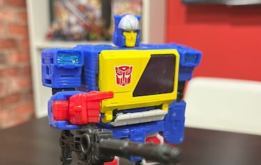 Transformers celebra 40 años: así son las figuras clásicas de Autobot Rewind y Twincast