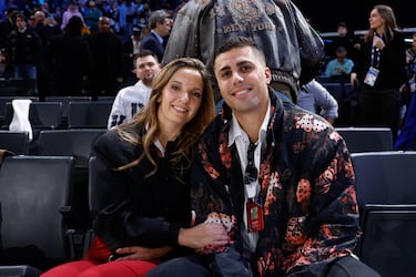Paris (France), 23/01/2025.- Spanish soccer player Rodri (R) and his girlfriend Laura Iglesias attend the NBA basketball game between San Antonio Spurs and the Indiana Pacers in Paris, France, 23 January 2025. (Baloncesto, Francia) EFE/EPA/Mohammed Badra SHUTTERSTOCK OUT
