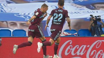 Celta Vigo&#039;s Spanish forward Iago Aspas (L) celebrates after scoring during the Spanish league football match Real Sociedad against RC Celta de Vigo at the Reale Arena-Anoeta stadium in San Sebastian Stadium, on June 24, 2020. (Photo by ANDER GILLENE