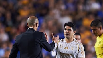Guido Pizarro head coach and Nicolas Ibanez of Tigres during the 11th round match between Tigres UANL and Queretaro as part of the Liga BBVA MX, Torneo Clausura 2025 at Universitario Stadium, on March 07, 2025 in Monterrey, Nuevo Leon, Mexico.