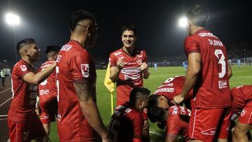 Futbol, San Marcos de Arica vs Deportes Copiapo.
Fecha 12, Liga de Primera B 2025.
El jugador de Deportes Copiapo Sebastian Espinoza, celebra su gol contra San Marcos de Arica durante el partido de primera division B realizado en el estadio Carlos Dittborn de Arica, Chile.
30/05/2025
Andy Manzanares/Photosport
Football, San Marcos de Arica vs Deportes Copiapo.
12th turn, 2025 Promotion Championship.
Deportes Copiapo´s player Sebastian Espinoza celebrates his goal against San Marcos de Arica during the first division B match held at the Carlos Dittborn stadium in Arica, Chile.
30/05/2025
Andy Manzanares/Photosport