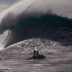 El superlunes en Nazaré visto desde una moto de agua