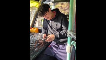 Estudiante chileno hizo la cimarra, tomó una micro y el chofer era su padre: “¡Mira que eres hue...!“