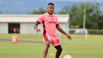 Andrés Rentería durante un entrenamiento con Deportes Tolima.