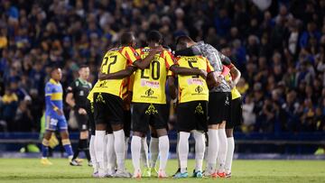 AME2307. BUENOS AIRES (ARGENTINA), 18/04/2023.- Jugadores de Pereira se reunen hoy, en un partido de la fase de grupos de la Copa Libertadores entre Boca Juniors y Deportivo Pereira en el estadio La Bombonera en Buenos Aires (Argentina). EFE/Juan Ignacio Roncoroni
