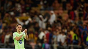 YEDA (ARABIA SAUDÍ), 08/01/2025.- El centrocampista del Barcelona Gavi tras el partido de semifinales de la Supercopa de España de fútbol que FC Barcelona y Athletic Club disputan este miércoles en el estadio Rey Abdullah de Yeda, en Arabia Saudí. EFE/Alberto Estévez