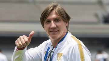 A través de su cuenta de Instagram, el brasileño confirmó la despedida del ex mediocampista del organigrama universitario.