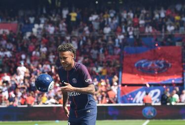 Neymar's transfer: a problem for fans who don't want to know the truth about their beloved game