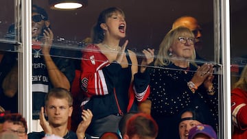 Taylor Swift regresa al Arrowhead Stadium para apoyar a los Chiefs y se reencuentra con Donna, la mamá de Travis Kelce.