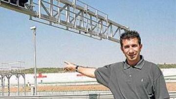 <b>ENTREGADO. </b>Aspar disfruta con el éxito de la carrera de su tierra.