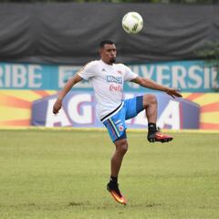 Pékerman abre las puertas de su práctica con 10 jugadores