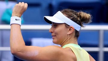 La tenista Paula Badosa celebra su victoria ante Ashlyn Krueger en el torneo de Doha.