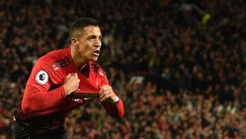Alexis Sánchez jugando por el Manchester United.