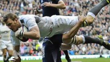 <b>DECISIVO. </b>Croft vuela para lograr el ensayo que decidió el partido.