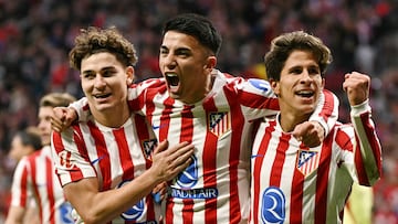 TOPSHOT - Atletico Madrid's Argentine midfielder #11 Thiago Almada (C) celebrates scoring his team's second goal with Atletico Madrid's Argentine forward #19 Julian Alvarez (L) and Atletico Madrid's Argentine forward #20 Giuliano Simeone during the Spanish League football match between Club Atletico de Madrid and Sevilla FC at Metropolitano Stadium in Madrid on November 1, 2025. (Photo by JAVIER SORIANO / AFP)