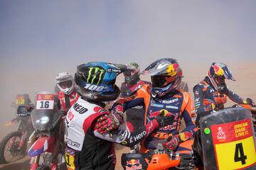 Sanders conquista su primer Dakar tras una edicin casi perfecta en la que adems, gan ms que nadie. Gran segundo de Schareina.