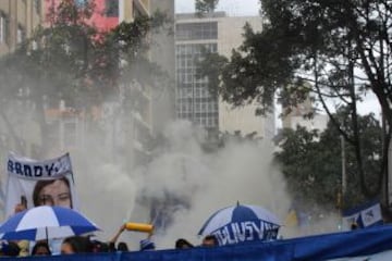 Las calles de Bogotá se pintan de azul y blanco