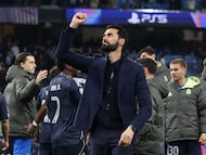Soccer Football - UEFA Champions League - Round 16 - Second Leg - Manchester City v Real Madrid - Etihad Stadium, Manchester, Britain - March 17, 2026 Real Madrid coach Alvaro Arbeloa celebrates after the match REUTERS/Scott Heppell