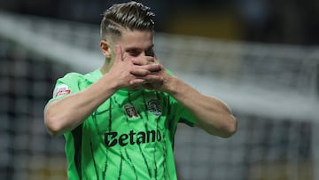Porto (Portugal), 27/04/2025.- Sportings Gyokeres celebrates after scoring the third goal against Boavista during the Portuguese First League soccer match between Boavista FC and Sporting CP, in Porto, Portugal, 27 April 2025. EFE/EPA/MANUEL FERNANDO ARAUJO
