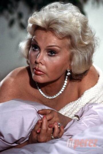 A solo dos meses de cumplir 100 años, la actríz húngara Zsa Zsa Gabor murió el 18 de diciembre debido a un ataque cardíaco.