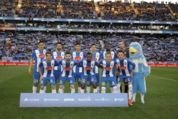 El once inicial del Espanyol. De pie: Oscar Esau, Álvaro, Asensio, Javi López, Caicedo y Pau López. Agachados: Víctor Sánchez, Víctor Álvarez, Diop, Abraham y Franco. 
