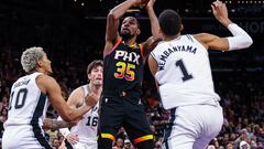 PHOENIX, ARIZONA - OCTOBER 31: Kevin Durant #35 of the Phoenix Suns looks to shoot as Jeremy Sochan #10 and Victor Wembanyama #1 of the San Antonio Spurs defend during the fourth quarter of an NBA game at Footprint Center on October 31, 2023 in Phoenix, Arizona. NOTE TO USER: User expressly acknowledges and agrees that, by downloading and or using this photograph, User is consenting to the terms and conditions of the Getty Images License Agreement.   Mike Christy/Getty Images/AFP (Photo by Mike Christy / GETTY IMAGES NORTH AMERICA / Getty Images via AFP)