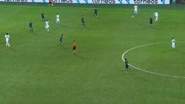 Fútbol total: el golazo que Cavani le anotó a Argentina