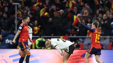 TOPSHOT - Spain's forward #10 Jennifer Hermoso and Spain's forward #19 Eva Navarro celebrate victory at the end of the UEFA Women's Nations League second leg final football match between Spain and Germany at the Metropolitano Stadium in Madrid on December 2, 2025. Spain won 3-0. (Photo by Thomas COEX / AFP)