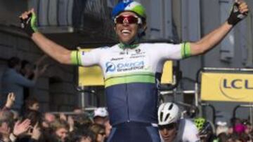 Michael Matthews celebra su triunfo.