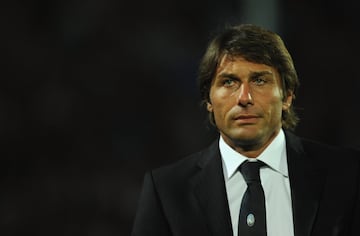 El 21 de septiembre de 2009, firm¨® un contrato por un a?o con el Atalanta B. C. ?nicamente dur¨® en el cargo cinco meses tras no conseguir los resultados deseados por la afici¨®n y ¨¢rea directiva del club italiano.