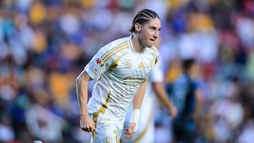 Marcelo Flores celebrates his goal 0-2 of Tigres during the 11th round match between Queretaro and Tigres UANL as part of the Liga BBVA MX, Torneo Apertura 2025 at La Corregidora Stadium, on September 28, 2025 in Santiago de Queretaro, Mexico.