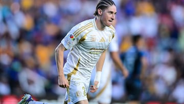 Marcelo Flores celebrates his goal 0-2 of Tigres during the 11th round match between Queretaro and Tigres UANL as part of the Liga BBVA MX, Torneo Apertura 2025 at La Corregidora Stadium, on September 28, 2025 in Santiago de Queretaro, Mexico.