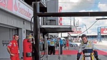 <b>MATRIMONIO CANTADO. </b>Fernando Alonso vestirá algún día de rojo, según 'La Gazzetta' desde 2011.