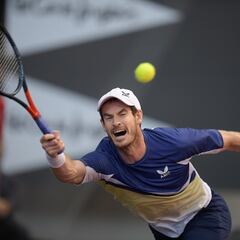 Murray remonta para sobrevivir un día más en Gijón