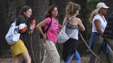 La hermana de Blanca Fernández Ochoa, Dolores Fernández Ochoa, durante la búsqueda en Las Dehesas en Cercedilla.