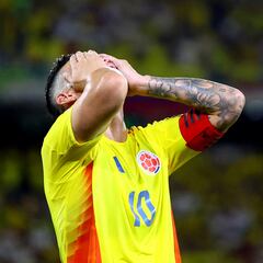 La reacción de James Rodríguez al recibir un jersey del América