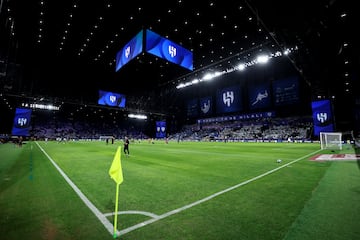 El Al-Hilal cuenta con un segundo estadio, el moderno Kingdom Arena que acoge algunos partidos de liga y copa, adem¨¢s de eventos institucionales del club. Su dise?o multifuncional refleja la ambici¨®n de Al-Hilal por seguir creciendo dentro y fuera del campo.