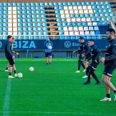 El nuevo Ibiza de Jémez se examina ante su afición