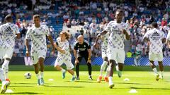 Pintus y los jugadores del Real Madrid, antes de un partido de la temporada pasada.