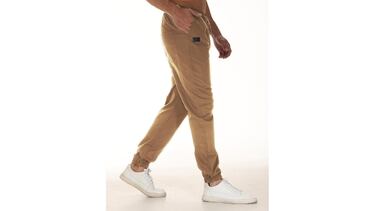 Elástico y multiuso: el pantalón ‘jogger’ para hombre que podrás llevar (casi) siempre