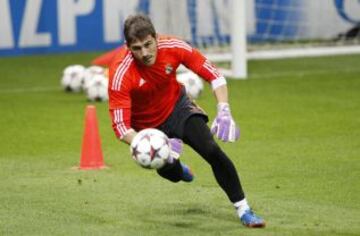 Iker Casillas durante el entrenamiento del Real Madrid en Estambul, previo al partido de Champions contra el Galatasaray en el Ali Sami Yen Arena