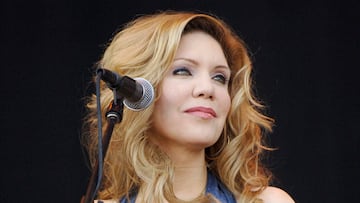 Alison Krauss cantando en el Bonnaroo 2008 el 15 de junio de 2008 en Manchester, Tennessee.